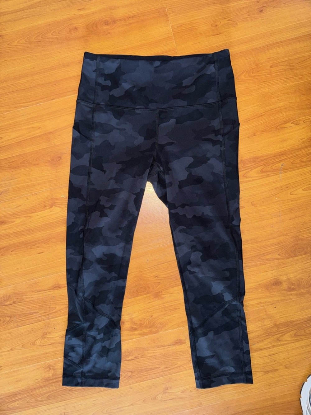 lululemon athletica Black & Charcoal Camo cropped Leggings